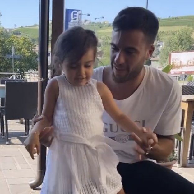 dobrevsunicorns's tweet image. STO NON IRONICAMENTE PIANGENDO #prelemi