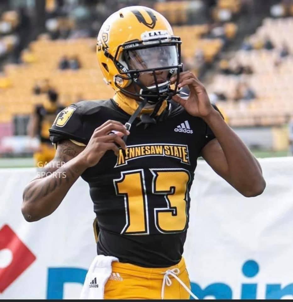 Koosiee_'s tweet image. The world is so cold. 50 shots into your car, the nigga had to be bold 💔. About you it’s war and we go hit bout it. RIP LD 💔💔💔💔 LONG LIVE 2 FOREVER 💛🖤💛🖤💛

#LLDEUCE #LL2