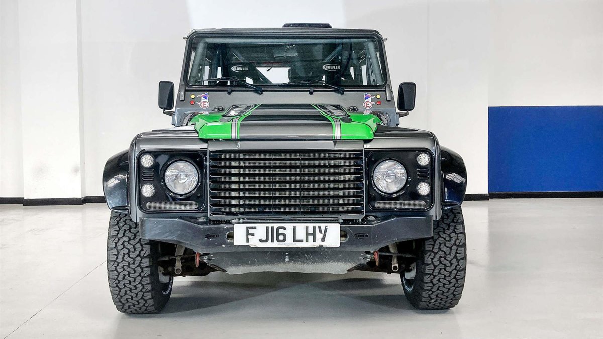 PistonHeads's tweet photo. "Probably the fastest Bowler ever and the most exciting vehicle the company has produced”. Nice 👌

https://t.co/Ukn7i11Gjj

@bowlermotors #bowler #drivinggod https://t.co/gCjcSchlrQ