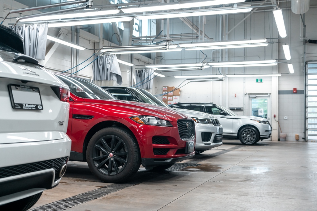 BuddsJLR's tweet photo. Our service department is home to some of the best. Experience the Budds' difference today. https://t.co/xtO9IiGmSj