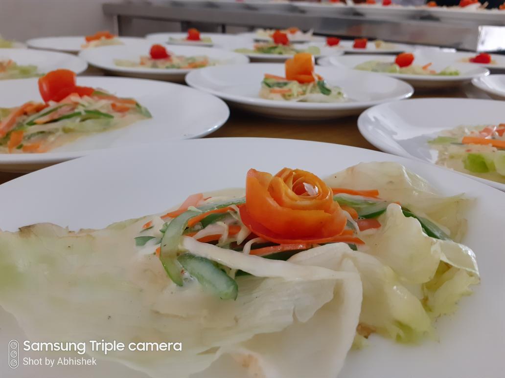 a_b_h_i_jha24's tweet photo. Some of the dishes prepared by me.
1. Orange mousse
2. Japanese salad
3. Oeuf poché florentine
4. Coleslaw salad
.
#ihmctkovalam #ihm #kerala #darbhanga #mousse #salad #oeuf #trivandram #foodie #management 
#hotel #food #foodlover https://t.co/9yZpmbWg3K