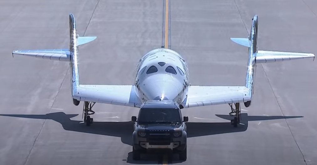 KFOX14's tweet photo. .@richardbranson disembarks @virgingalactic #Unity22 ship after going to the edge of space. 🚀https://t.co/JjuxFIHnzj https://t.co/dJMIuNhqAp