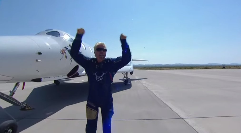 KFOX14's tweet photo. .@richardbranson disembarks @virgingalactic #Unity22 ship after going to the edge of space. 🚀https://t.co/JjuxFIHnzj https://t.co/dJMIuNhqAp