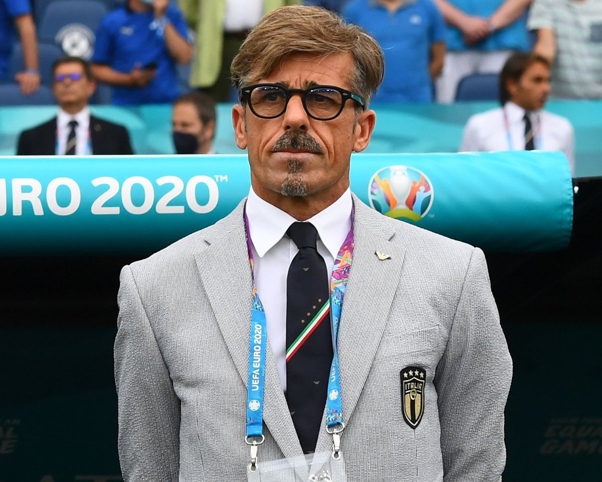 Christian_Emil's tweet photo. Jeg vil ikke have en italiensk spilletrøje. Jeg vil have et italiensk jakkesæt som sidder på ham her 🇮🇹🙌🏻🙏🏼 https://t.co/Xct8RRHswU