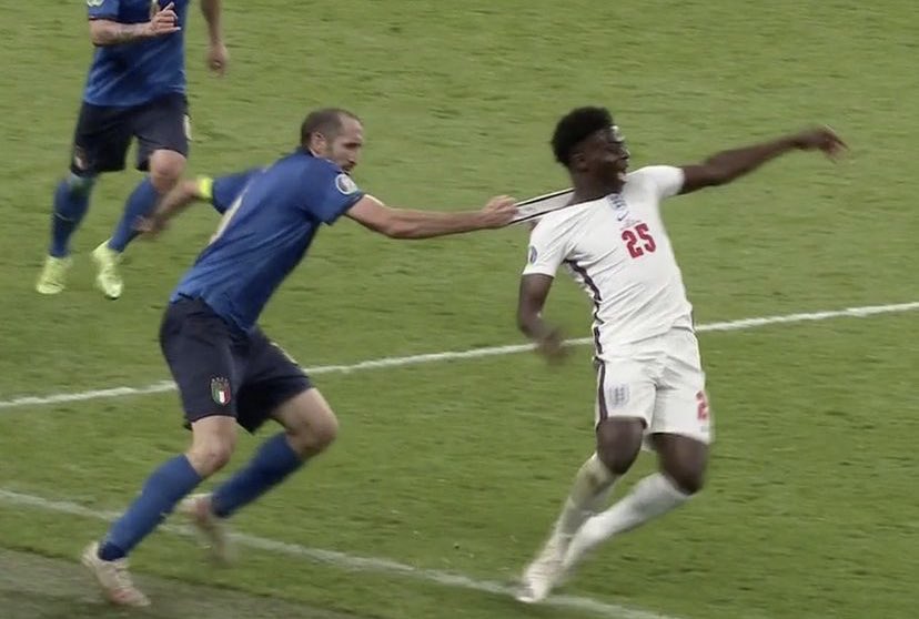 Collar check 
#Euro2020Final