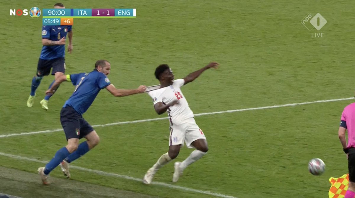 DrakesWriter1's tweet photo. Chiellini tried to drag Saka back into the middle ages 🤣. #ENGITA #ITAENG #EURO2020 https://t.co/3QO2L4rv4I