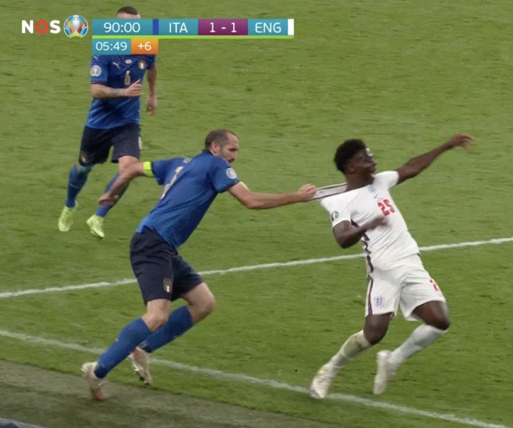 RonanReigns's tweet photo. Has a player's career ever been better summed up in microcosm than Chiellini's there 😅 A human "thou shalt not pass" sign https://t.co/byVtOqPWkz