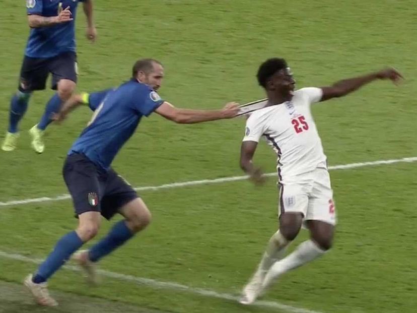 i thought football was a non contact sport ????????? how was this not red card