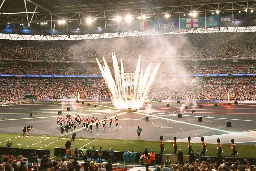 RealtyNetworks's tweet photo. #EURO2020 Now Let's See Whether It's Coming Home OR Rome 🏆🤞🏻
#EnglandvsItaly #Euro2020Final #Wembley @EURO2020 ⚽️ @EnglandFootball @azzurri https://t.co/sXj9OHsD7i