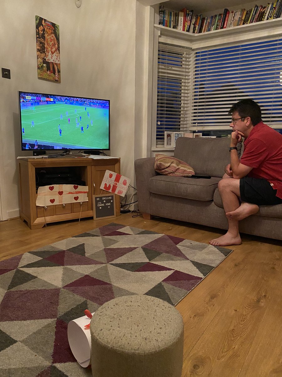 HelenPitman1's tweet photo. Replay next week instead of pens?? Anyone?? #tootense https://t.co/SjbjW7ZQej