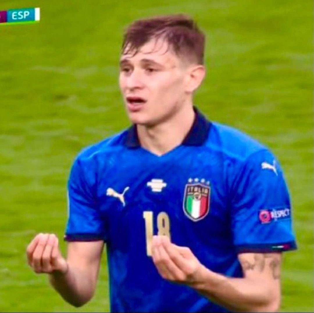 leDisgrace's tweet photo. Ah, Italians doing Italian things.
#EuroFinal https://t.co/gx13ZQHv43