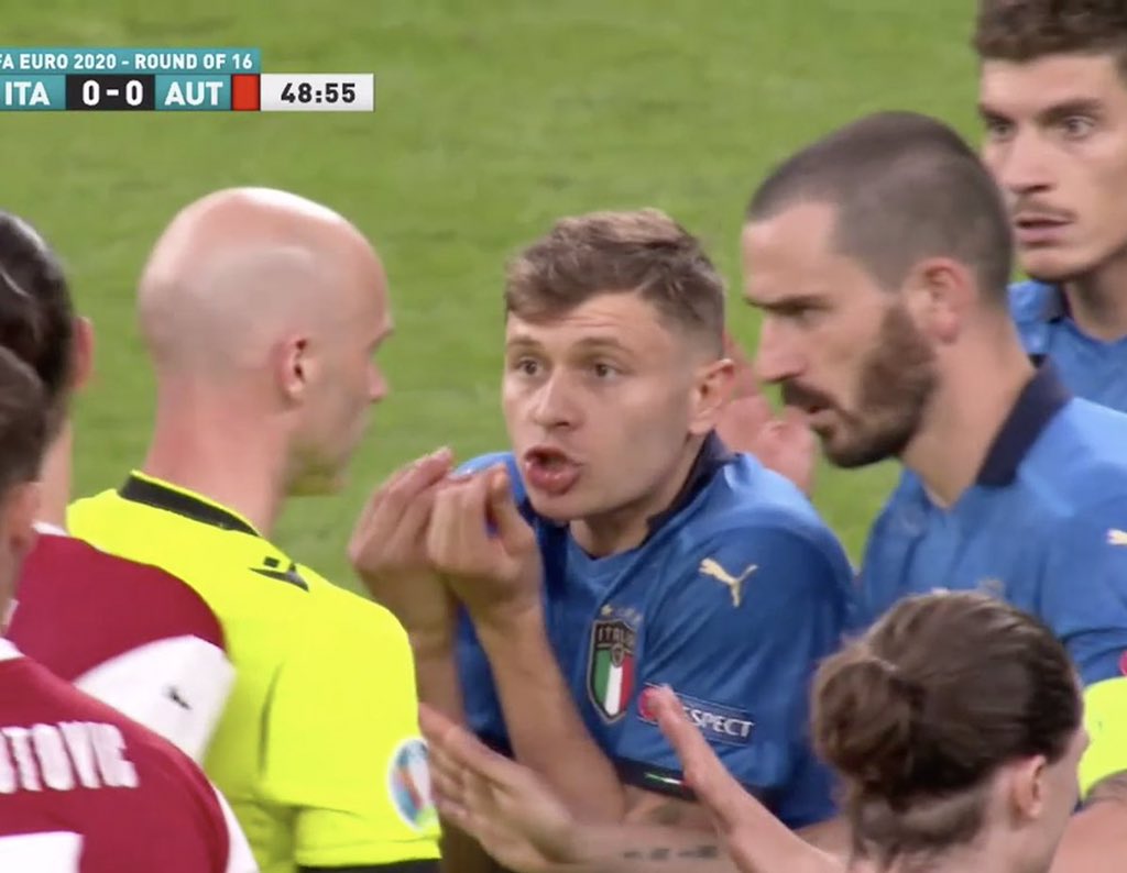 leDisgrace's tweet photo. Ah, Italians doing Italian things.
#EuroFinal https://t.co/gx13ZQHv43