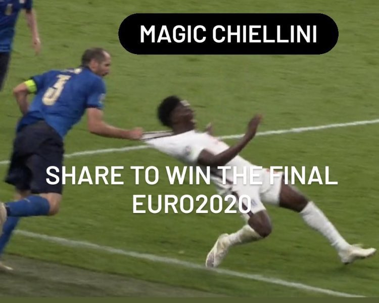 91MEDICINE's tweet photo. chiellini tipo: 

“avete distrutto chiesa e io vi abbatto” 

#Euro2020Final #ItaliaInghilterra 
#EURO2020 https://t.co/QfbFGUv18L