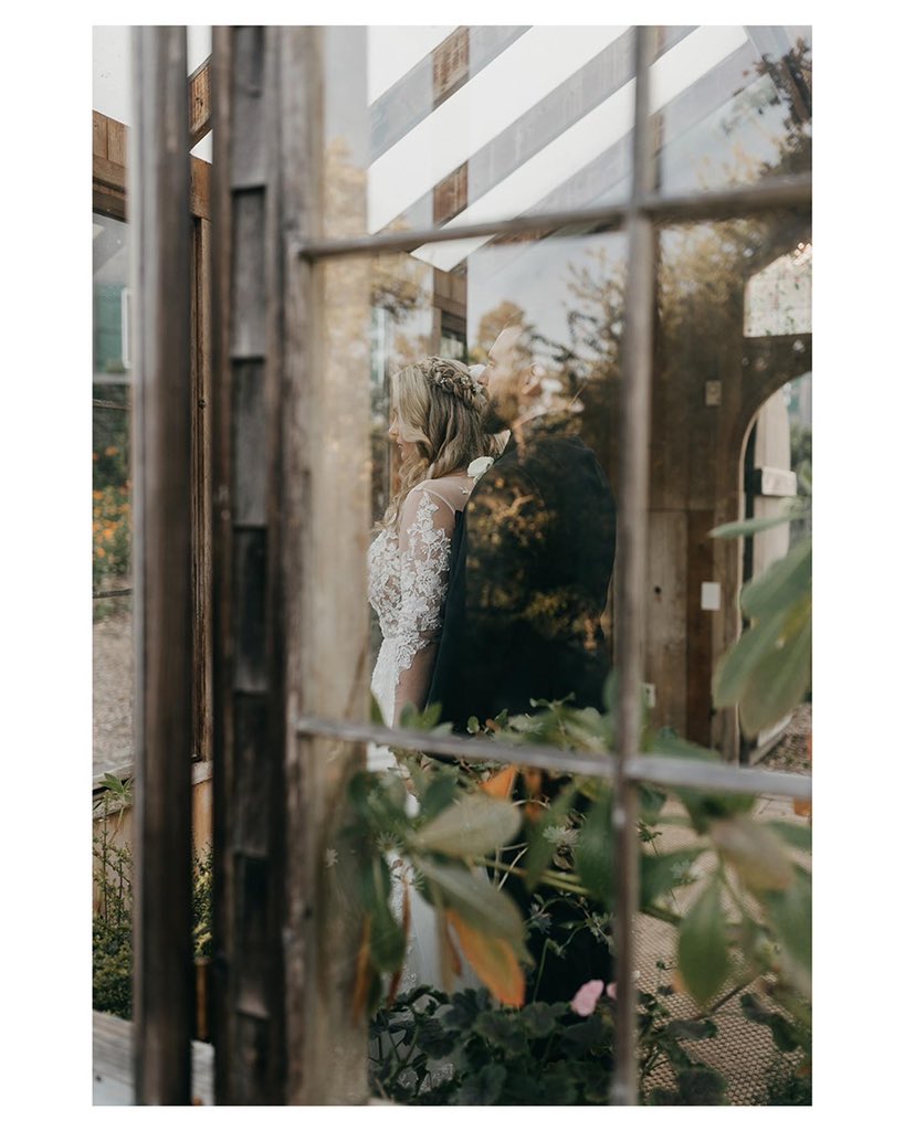 jacobetovar's tweet photo. i hate to ask twitter for help. i’m a big fan of letting the work speak for itself but i’m looking to collaborate with models &amp; couples in the portland / seattle area. i just moved here so my connections are scarce. could y’all please retweet to help me reach more people. 🤝🤝 https://t.co/IMh9MzsFEw