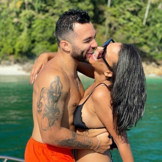 GTeamjuba's tweet photo. Amo muito vocês @eucarolds &amp; @jonjon seus perfeitinhos!❤💙 https://t.co/4xHgi6bKot