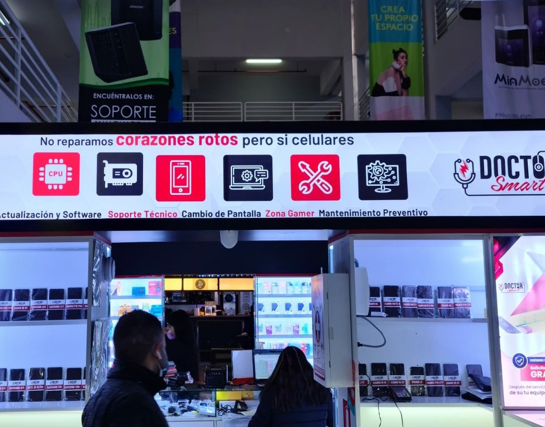 cristinaq's tweet image. "No reparamos corazones rotos pero sí celulares" #Insight de la Tienda #DoctorSmart. Foto tomada por @crodriguezdc ayer en
Compupalace de Miraflores :) La Calle siempre sorprende 😊 #PisandoLaCalle