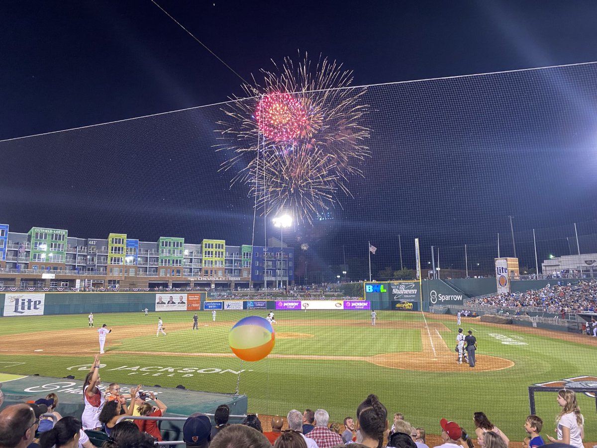 CapitalPointIn1's tweet image. Are you going to the @LansingLugnuts baseball game this Saturday, July 17th? 
Why not come out a little early and stop by the #LansingAlive celebration in Rotary Park for some good music, good food, and good people?
#LoveLansing
#CapitalCity