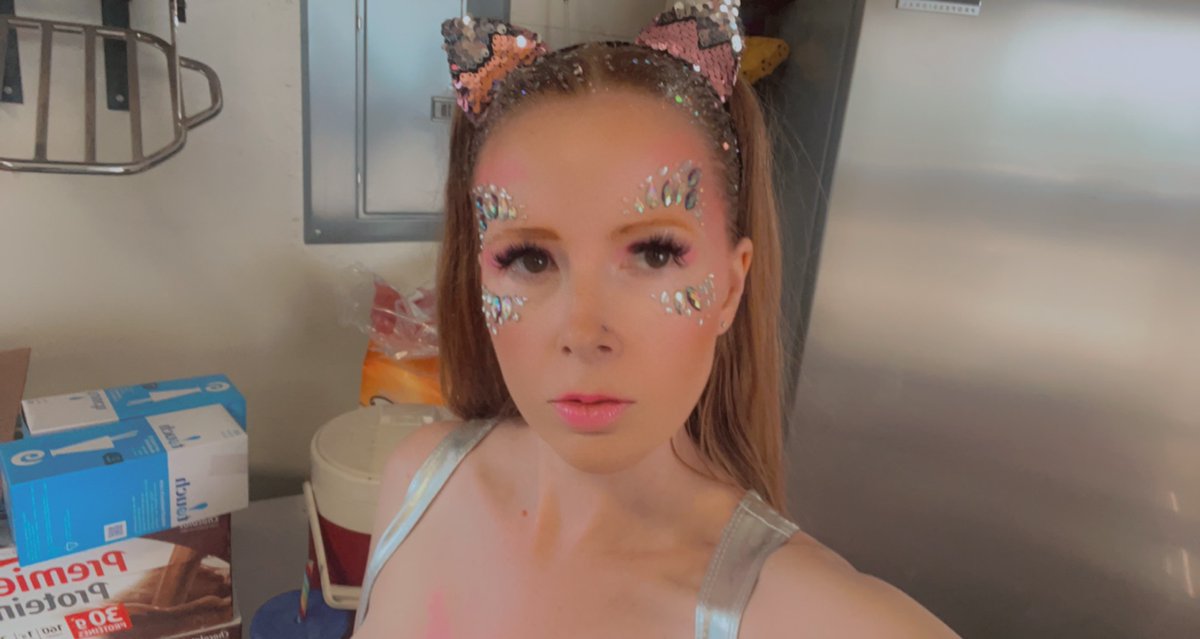 unitty181's tweet photo. When you get to go to amazing party !!! So much fun!!
#party #sexy #fun #foam #rave #redhair #beautiful https://t.co/JYO72A0Op0