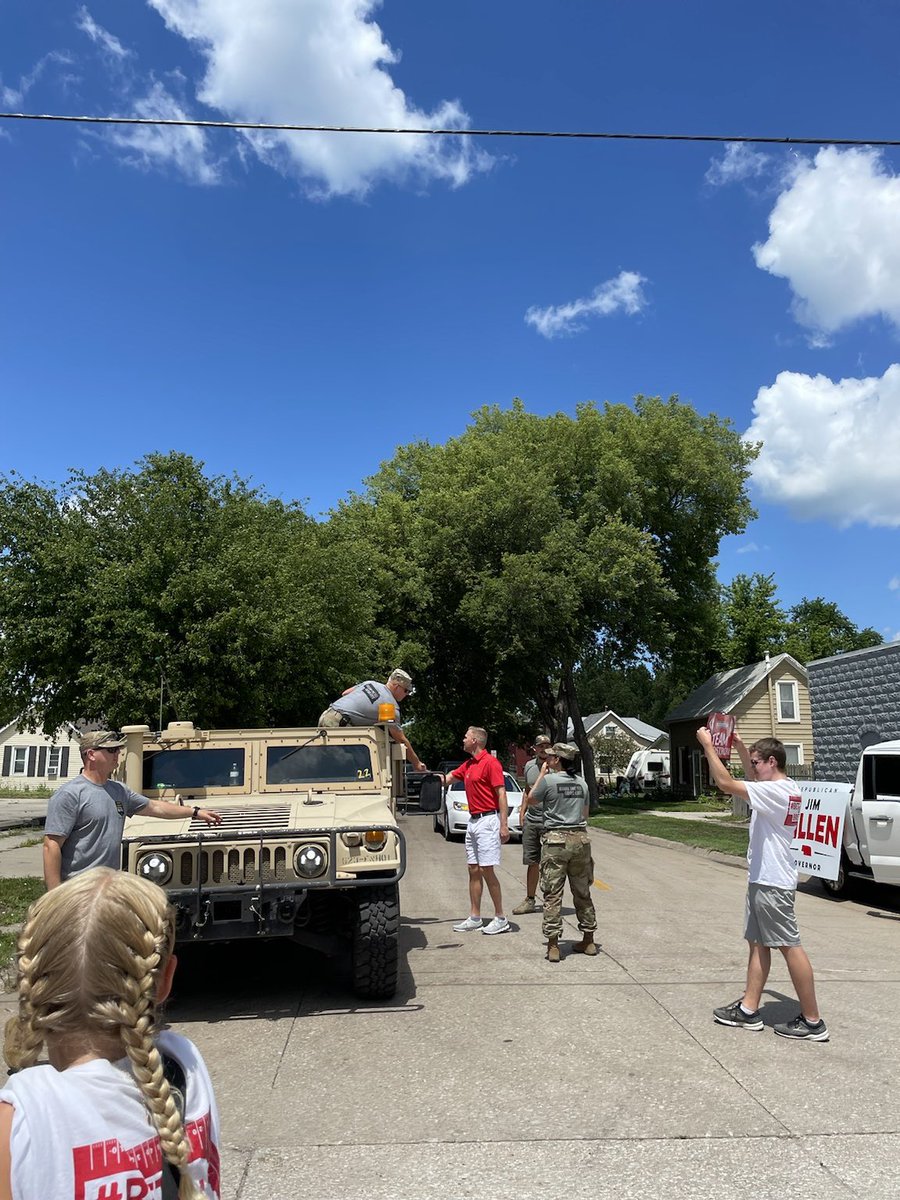 SenBLindstrom's tweet photo. I had a wonderful Sunday afternoon walking in the John C. Fremont Days Parade. Many thanks to City Council President, Mark Legband, Mayor @JoeySpellerberg, and everyone that came out and gave our team a very warm welcome! https://t.co/b8ssrcZFUm