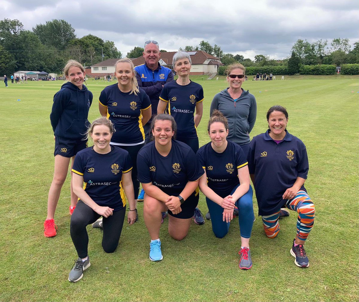 TwyfordHouseCC's tweet photo. 4 wins from 4 games on a Saturday, so why not just eat, drink, and repeat on a Sunday 😍 Ladies team winning 3 out of 3 at the @CoalpitHeathCC festival and the u19s beating @Stoke_BishopCC by 8 wickets to stay top of the u19s table 😊👏🏏🍗#8from8 #Upthehouse #Farmingweekend https://t.co/Qz7JNy1Kmd