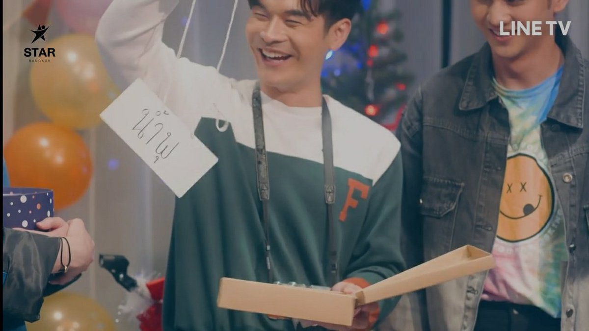 flag_wasuthorn's tweet photo. This is such a weird party. Some of the gifts are actually meant for specific people, so there's really no point in having them pick names from a box. 🤣 #TopSecretTogether #ได้ครับพี่ดีครับน้อง #TST_EP9 https://t.co/aUVMl9eUEb