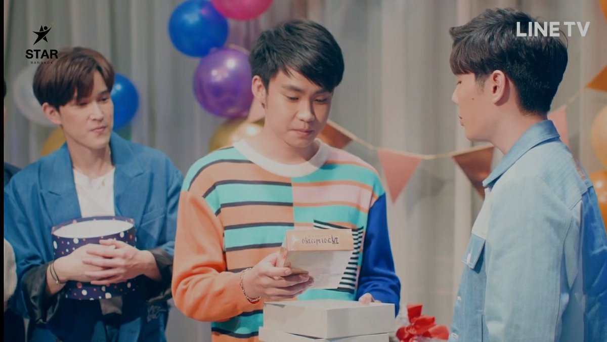 flag_wasuthorn's tweet photo. This is such a weird party. Some of the gifts are actually meant for specific people, so there's really no point in having them pick names from a box. 🤣 #TopSecretTogether #ได้ครับพี่ดีครับน้อง #TST_EP9 https://t.co/aUVMl9eUEb