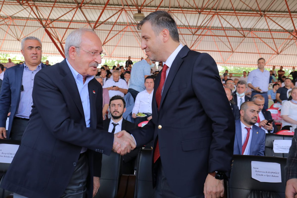 Her zaman Edirne li #EmeklilikteYaşaTakılanlar ın yanında olan ve desteğini esirgemeyen <a href="/edirnesporresmi/">Edirnespor</a> Başkanı Savaş ÜNER <a href="/herkesicinCHP/">CHP 🇹🇷</a> Genel Başkanı <a href="/kilicdarogluk/">Kemal Kılıçdaroğlu</a> na Edirne Spor forması hediye etti.

Teşekkürler EYT dostu @savasuner22 

Teşekkürler EYT dostu <a href="/recepgurkan/">Recep Gürkan</a>