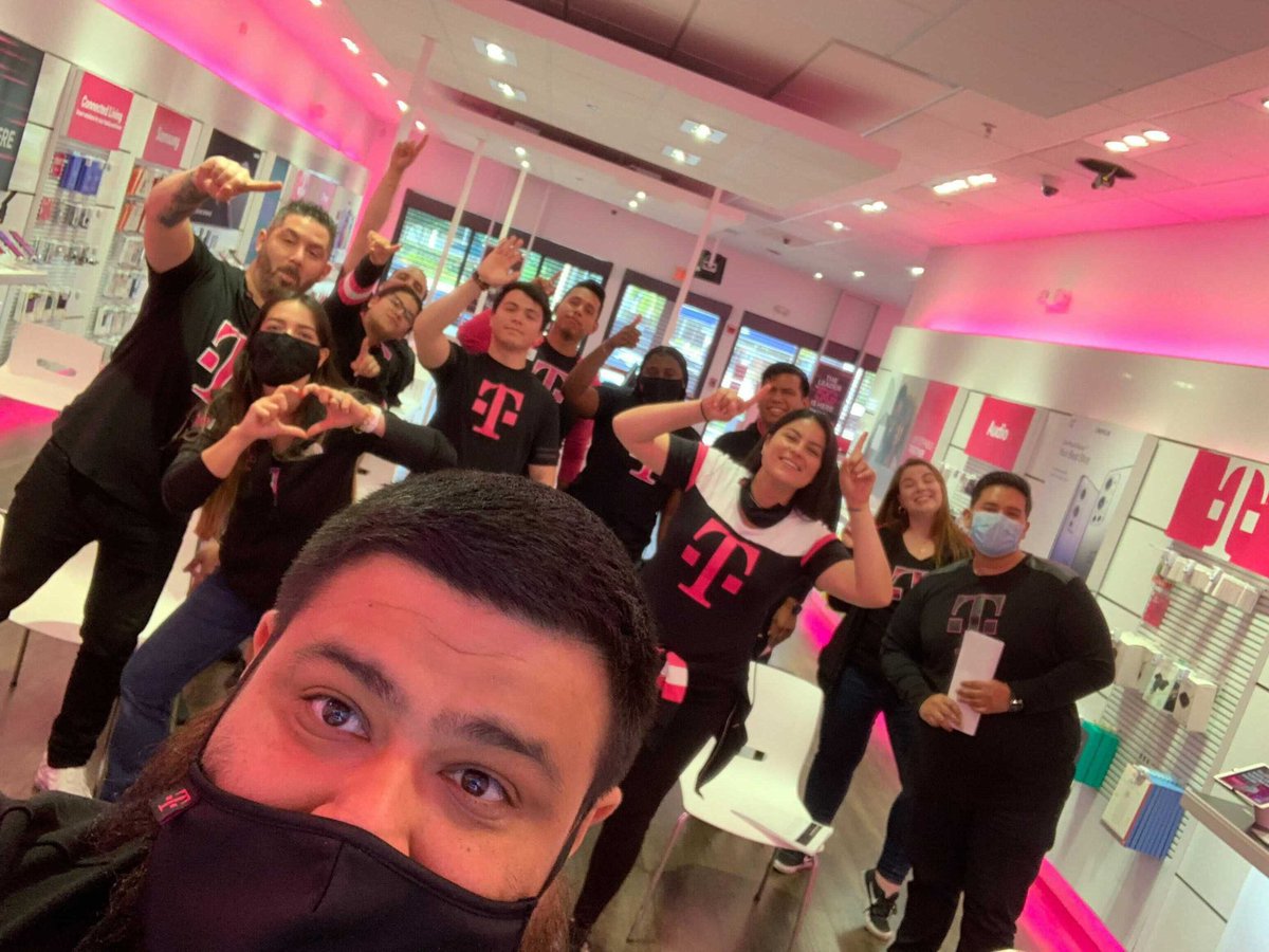 em_martinez9's tweet photo. 5 star reviews from the entire FTLN AND PBS teams on today’s ALL IN huddle. Wow, today was so much fun!!!!!! Such valuable time together #RisingTide 🙌🏽🙌🏽🙌🏽🙌🏽#EMPIREPBSUNITED https://t.co/UPGlOszrLw
