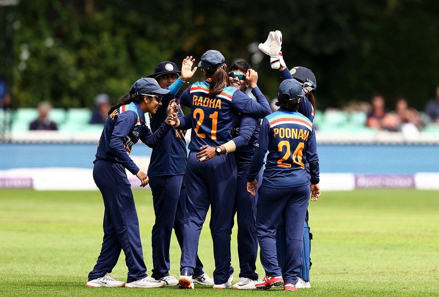 Congratulations girls 🇮🇳
So proud of you 😍
#IndianCricketTeam
#ENGWvsINDW