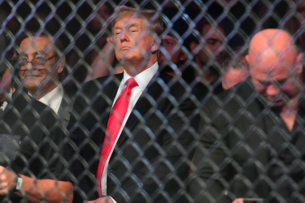 DaveOnDemand_TV's tweet image. Look who jetted into Vegas for #UFC264: #DrOctagon #DonaldTrump. But he was disappointed by #PoirierVSMcGregor3. Trump was there because he read somewhere that #LoganPaul was fighting #DeanCain. #Ringside