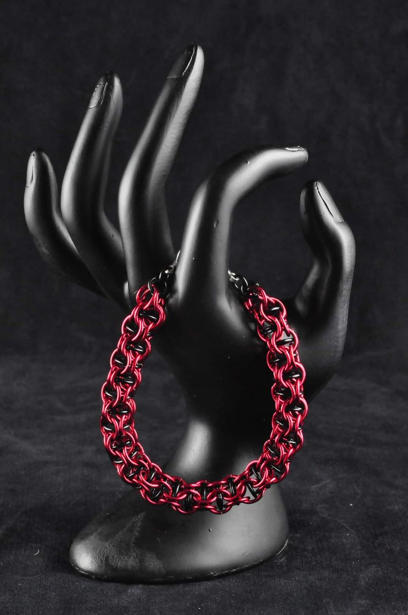 Medievalinx's tweet photo. As a variation on the European 4 in 1 with extra rings, this intricate spin on Roundmaille is a sturdy and beautiful design that you are sure to love!
.
#MedievaLinx #customcollar #handmadecollars #collars #kittencollar #humanpet #brattysubmissive #bdsmpuppy #CaptiveInvertedRound https://t.co/VLNMl2Is9Z