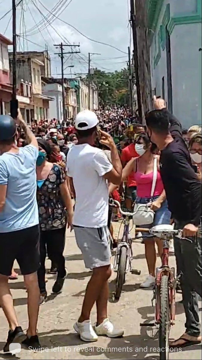 MaElviraSalazar's tweet photo. 🚨 #HAPPENINGNOW 

Tens of thousands of people in #Cuba are protesting at this very moment.

The regime is shutting off the internet on the island. The Castro dictatorship doesn’t want the world to see what’s happening.

Please SHARE &amp; stand with these freedom fighters! #SOSCuba https://t.co/qdKupC9r1N