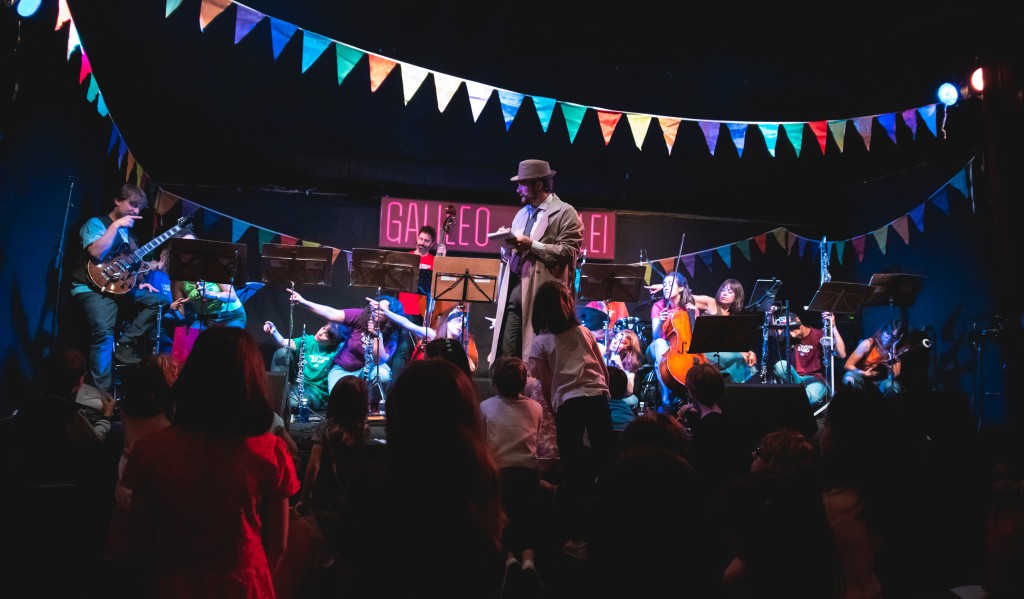 donostiakultura's tweet photo. π΅ #Txikijazz jaialdia: HollyWood Band Kids + #Swingtronics + @ghostnumber_ + @orekatx
π Este aΓ±os sΓ³lo habrΓ‘ conciertos
π 22-25 de julio
π Kursaal (terraza) + Tabakalera (@kutxakultur plaza)
π Info -> https://t.co/YAJlVmLAf8 https://t.co/bjhRnI0eTb