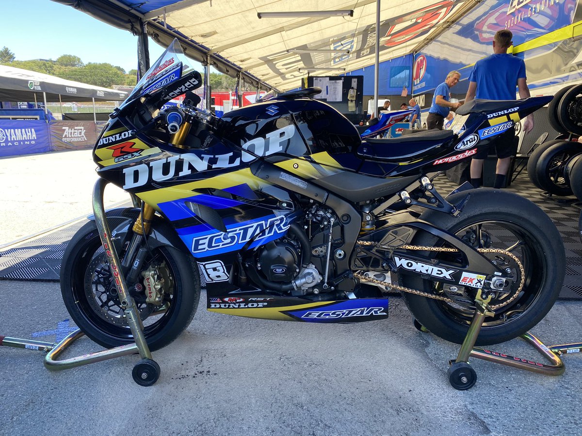 mhillofficial's tweet photo. Just been to check out the @TeamHammerRR 2-seater. You see @RobbieFloyd329 there’s no need to panic. There’s a handrail on the tank. Hold tight and enjoy buddy #MakeRobbieRide #motoamericaliveplus #SuperbikeSpeedfest https://t.co/iNu3Epm080