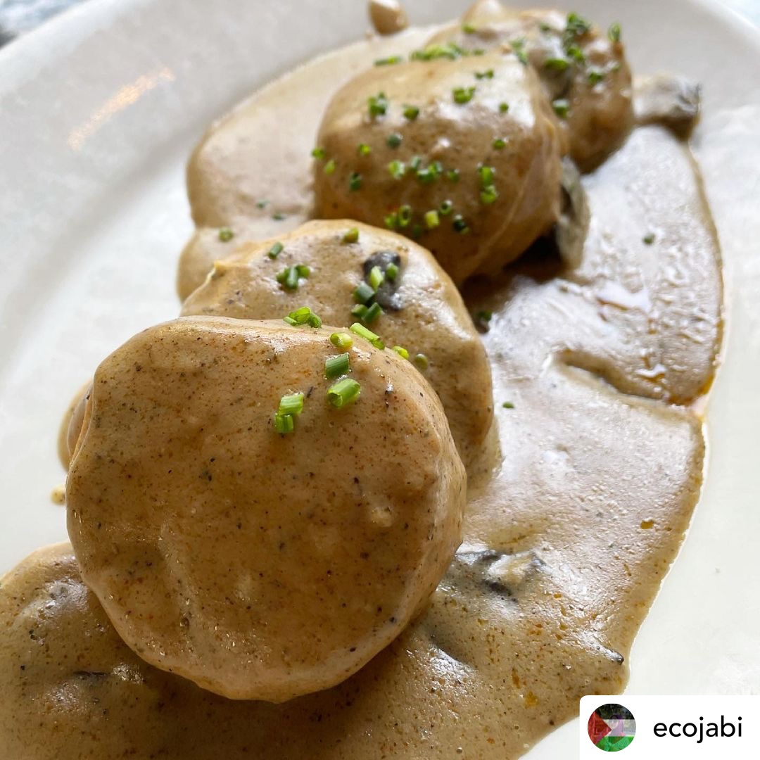 CafeFloraVeg's tweet photo. Sundays are made for brunch - especially when brunch comes in the form of fresh baked rosemary biscuits and housemade country mushroom gravy 🤩 

Photo: @ecojabi https://t.co/kKUe0oObo3