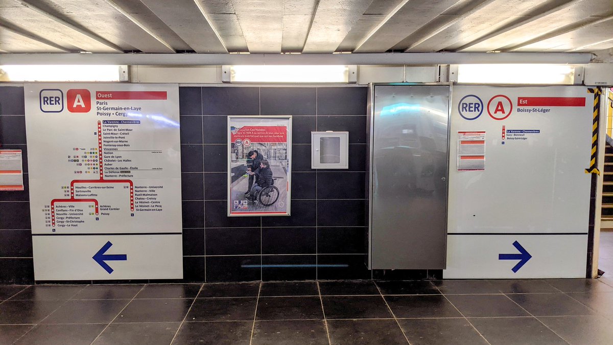 BMazerolles's tweet image. Quand on hésite sur la signalétique !