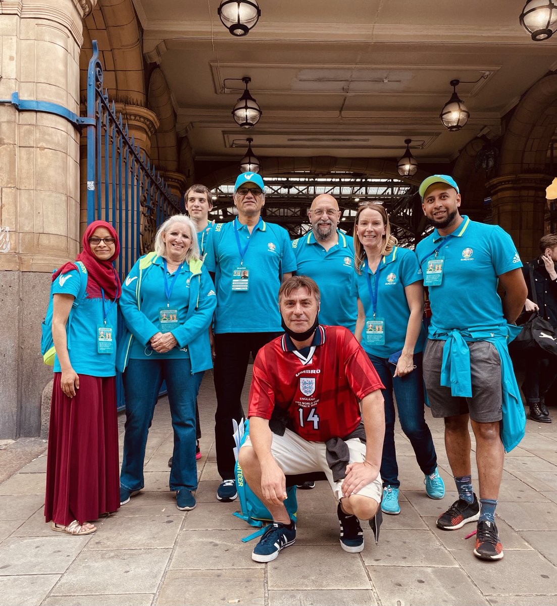 MissJCRx's tweet photo. Final day! 🏴 v 🇮🇹 This team rocked it today at Marylebone station. Incredible atmosphere sending the fans on their way to Wembley ❤️🏴❤️ #teamlondon #teamldn #euro2020 #volunteer #uefaeuro2020 https://t.co/0HjK4gsBD7