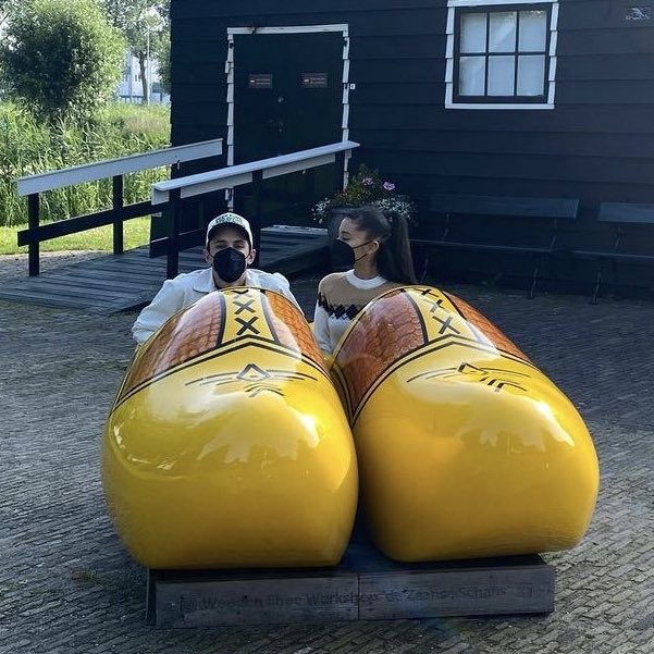 moonlightdani13's tweet photo. ariana and dalton in dutch ‘klompen’ 📍zaanse schans https://t.co/lcfgsDJdWg