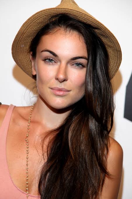 Happy birthday great actress Serinda Swan. 