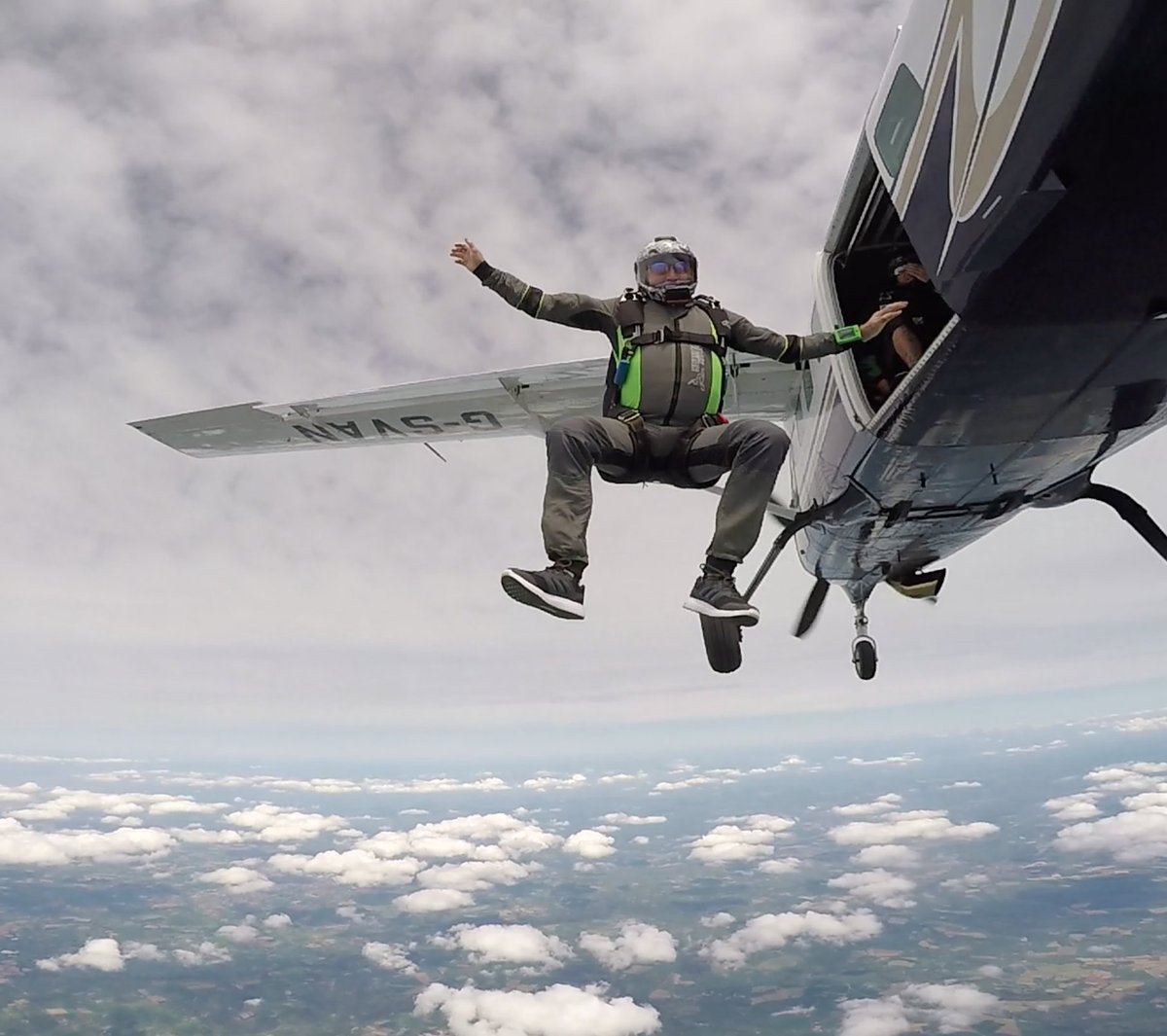 LearnSkydiving's tweet photo. Myself and Ralph #skydiving at Dunkeswell #parachute centre. https://t.co/hWWIwh6C26 https://t.co/8KHW6lLbXG