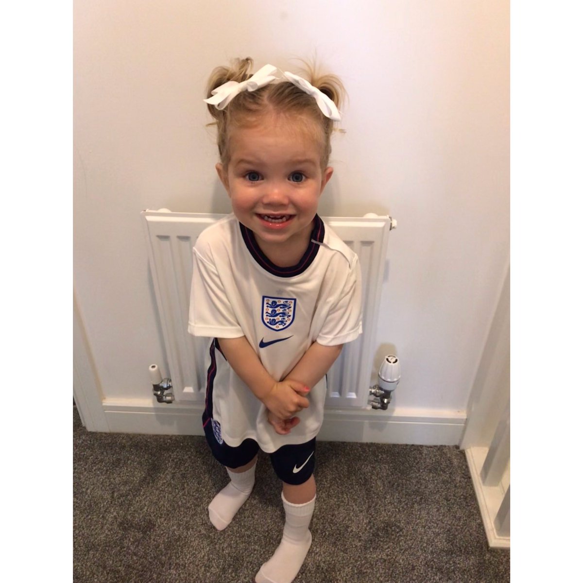 YasBrotherton's tweet photo. Lunas ready to watch it come home @SkySportsNews ❤️🏴󠁧󠁢󠁥󠁮󠁧󠁿❤️ https://t.co/b6jpI608pZ