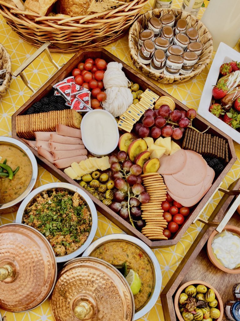 Cheeseplatter21's tweet photo. @alqirawan0 

#تشيز_بلاتر  #عيد_الأضحى المبارك 🧀♥️

ألذ تشيز بلاتر بشهادة عملائنا ✌🏻

غنية بأنواع الأجبان الأوربية، والفواكة الطازجة، والمجففة، والعسل والمربى والمرتديلا والموالح المقرمشة 💛

آخر موعد لاستقبال طلبات يوم العيد هو تاريخ ٨ ذي الحجة 

0500723270

#الرياض https://t.co/4uDzf2Dlcq