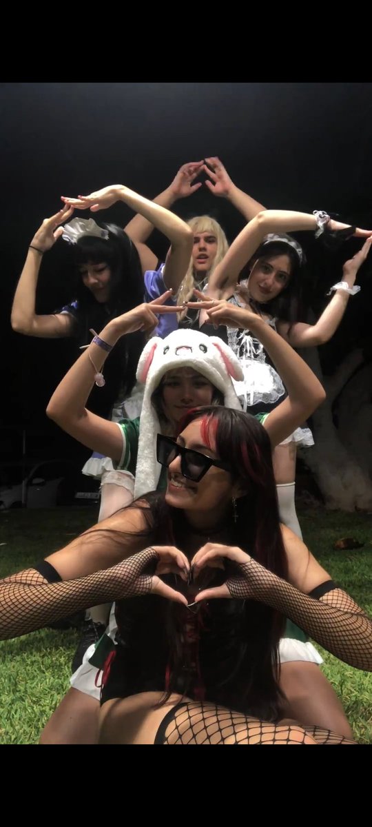 mxrpizza's tweet photo. #FriendshipGoals https://t.co/8GKBJEEyLy