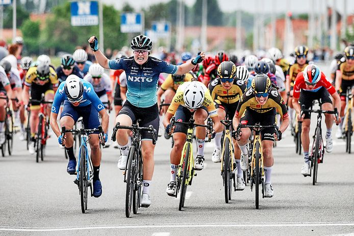 ProCyclingInfo's tweet photo. π Our congrats to the winners yesterday 07/10th at:
π΄ββοΈ@GiroItaliaDonne 9th st @ashleighcycling
π΄ββοΈ@BaloiseLT 3rd st @charlotte_kool
4th st #LisaKlein
π΄ββοΈ@TourDeFeminin 3rd st @lechner_corinna https://t.co/qPdy2GyCRj