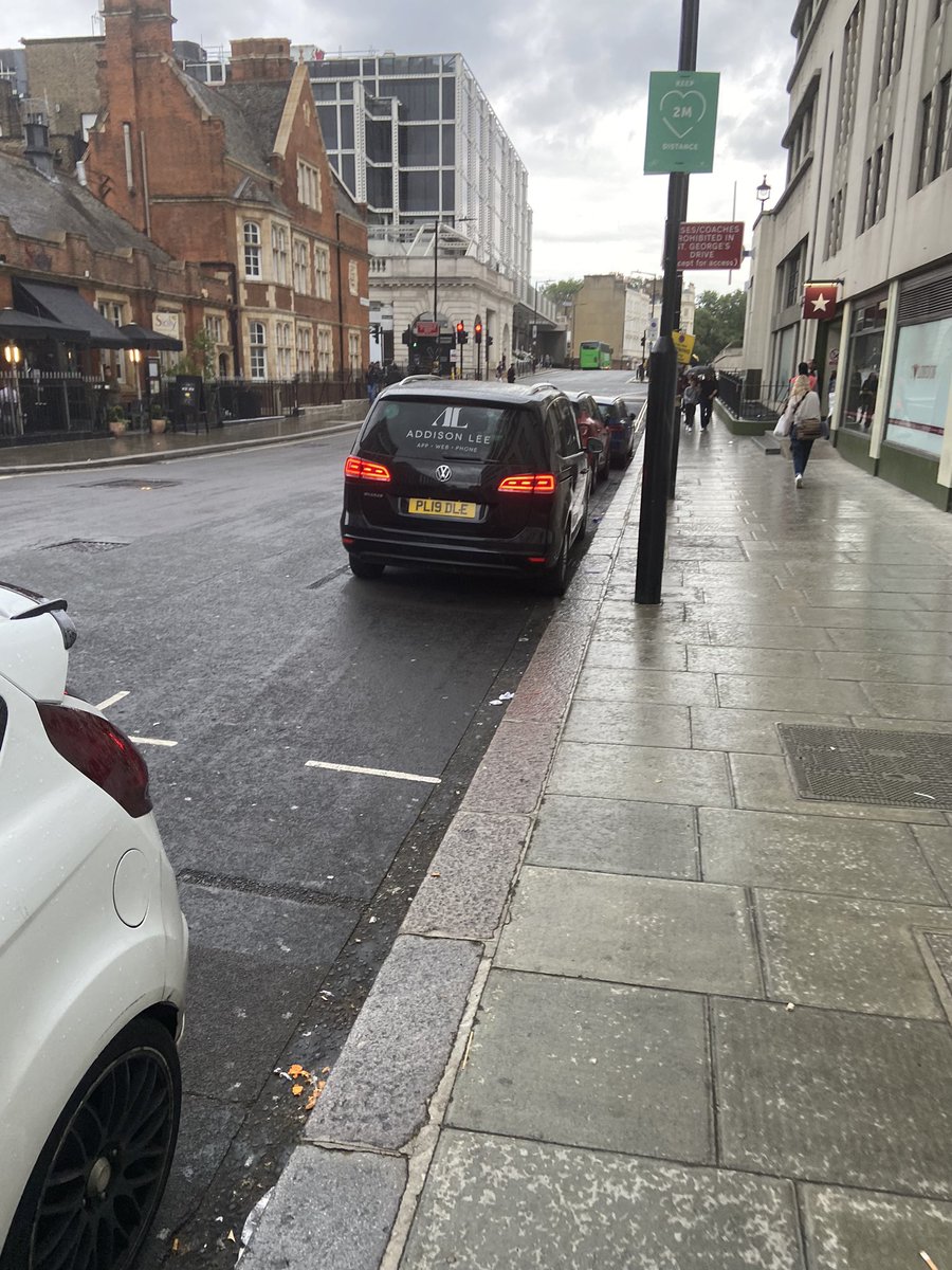 Irish_Mango's tweet photo. @AddisonLeeCabs why are some of your drivers so ignorant? Taking up 2 spaces but refuses to move forward so I could park! An absolute disgrace! #unprofessional  #courtesyoftheroadNOT https://t.co/qtzY14ojy8