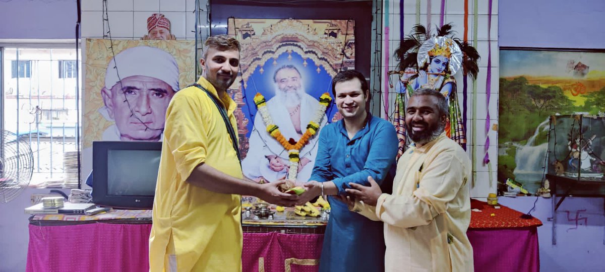 yhksmum's tweet photo. Today's on the auspicious day of Ravi Pushyamrit yog Yagna was organised for Pujya Bapuji health by team Yuva Heet Karini sangh.
#Mahamrityunjay mantra jaap
#Anantachyutgovind ucharan.
#Adityahridaystotra
#Gurugitapath. https://t.co/gcvVcNFIVI