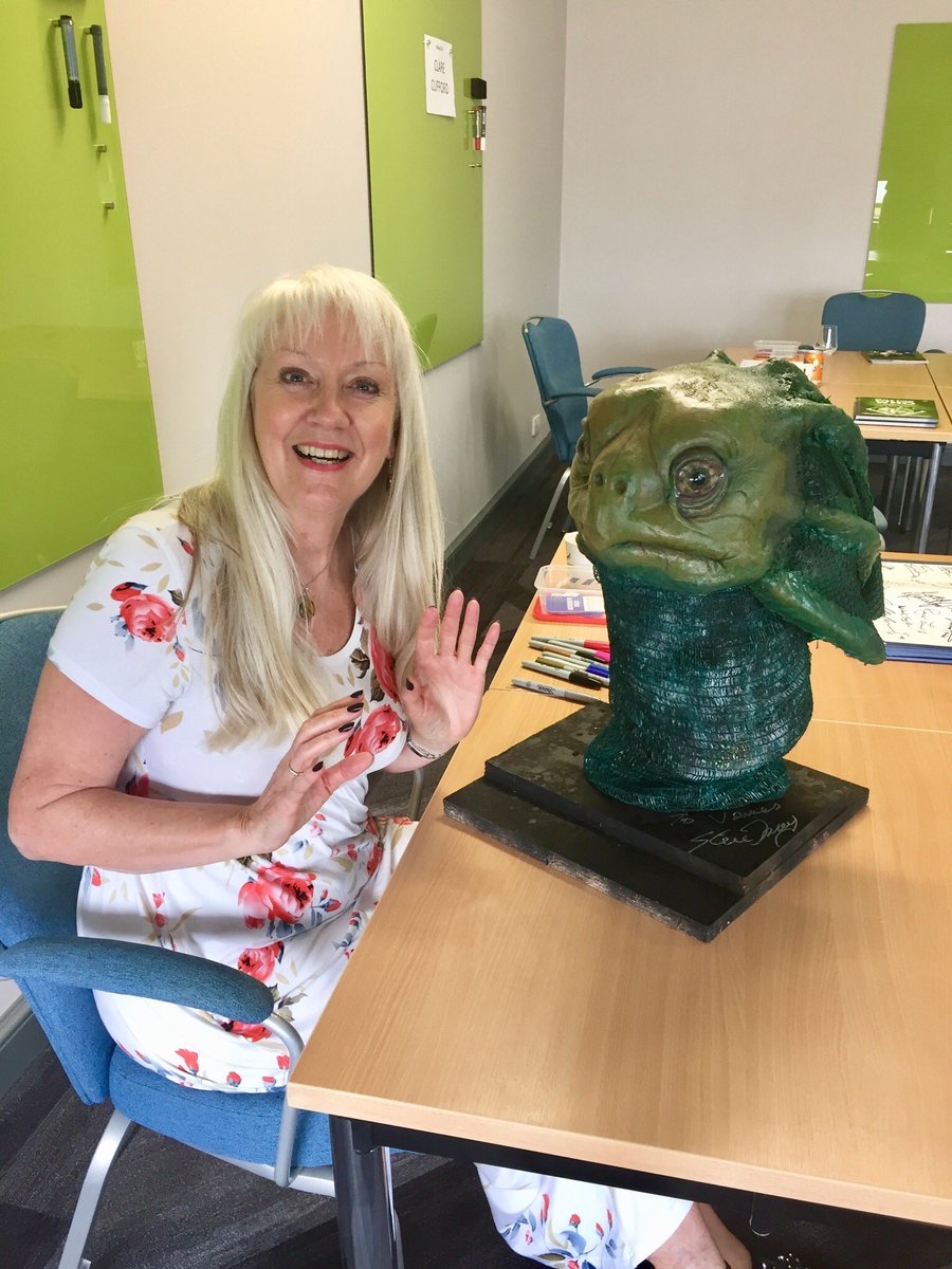 TaraWardBooks's tweet image. A truly magical day back with #DrWho fans at #Utopia21. THANK YOU to Paul and ALL the @fantomfilms ‘family’. You organised it beautifully. Wonderful chats with so many: @sadie_lady1 @sophiealdred @DiLarfing and of course ALL THE FANS! #HappinessOverflow #DoctorWhoFansAreTheBest