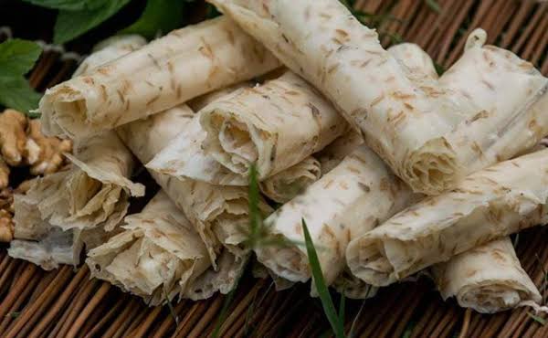 bir itiraf:
yanımda, yöremde, evimde firik tarhana varken yemeden duramıyorum.