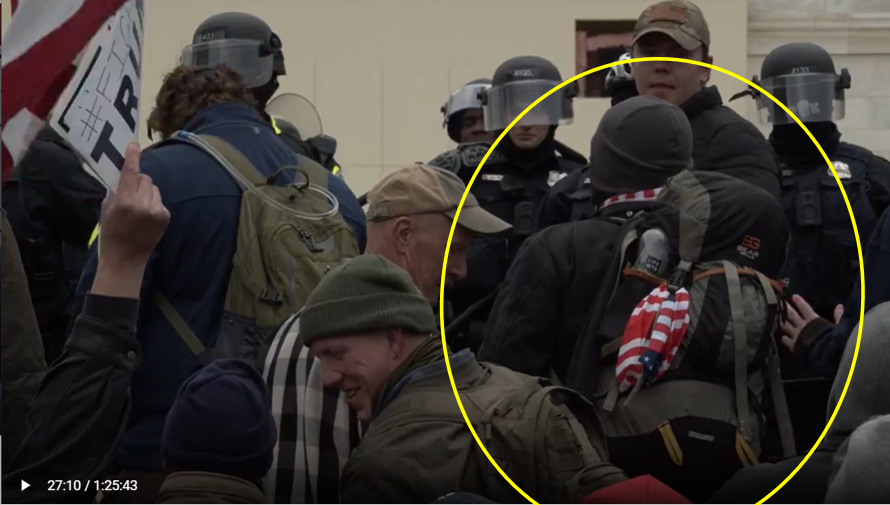 LsquaredRE's tweet photo. #sprayingmantis @capitolhunters @SeditionHunters @erica1933 @TwittsnTweets @phoenixonwheels from behind - Bear Grylls backpack, LIFE WTR bottle, US flag gaiter/bandana attached. h/t @CMominator for reminder of this footage
https://t.co/M5z3wZ8JKp https://t.co/30hNV3ZilV