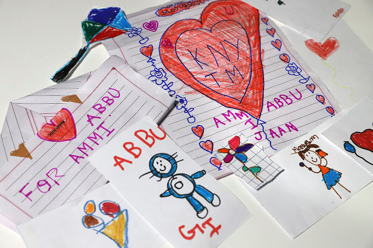 A set of cards drawn by <a href="/KSaifi/">Khalid Saifi</a>'s youngest daughter, an eight year old, in December 2020, which shows, she said, “his favourite ice cream.” Nargis Saifi his wife, said their child remembers him by constantly drawing cards and writing notes. 

©️Shahid Tantray
#KhalidSaifi